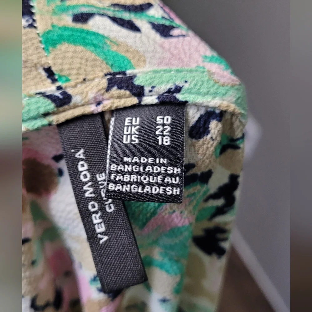 Vero Moda Curve Floral Wrap Dress with Ruffle Hem 18 Plus Size - Picture 2 of 5